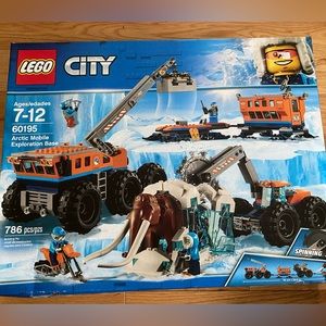 Rare LEGO City Arctic Mobile Exploration Base 60195